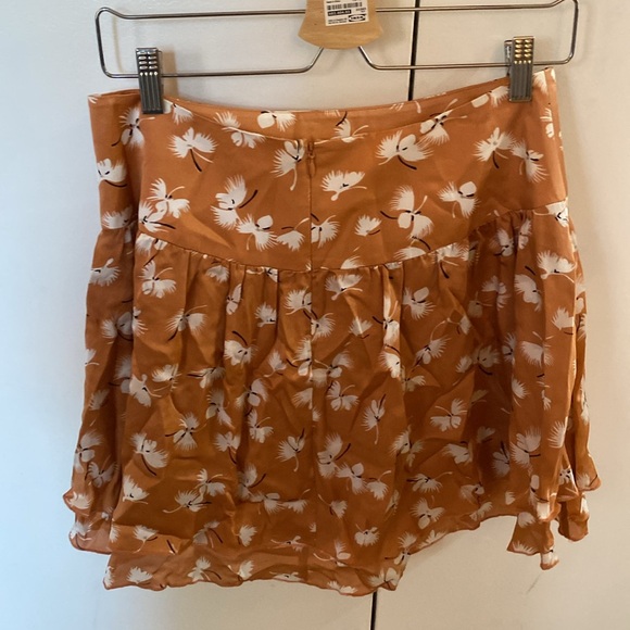 Club Monaco silk skirt - Picture 3 of 9